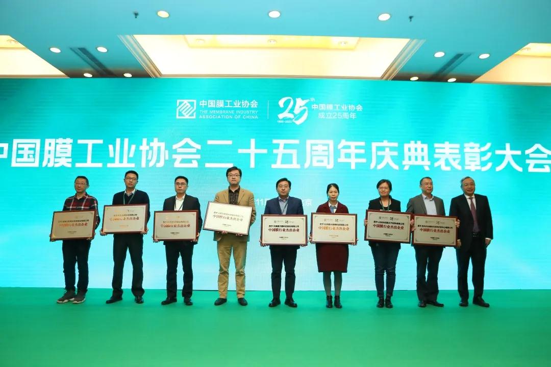 立昇企業副總經理陳清，代表立昇企業出席活動領獎